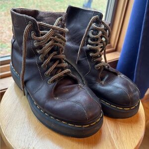 Dr. Martens Air Wair Men’s Size 7 (women’s 8) Y2K Dark Brown Leather Lace Boots